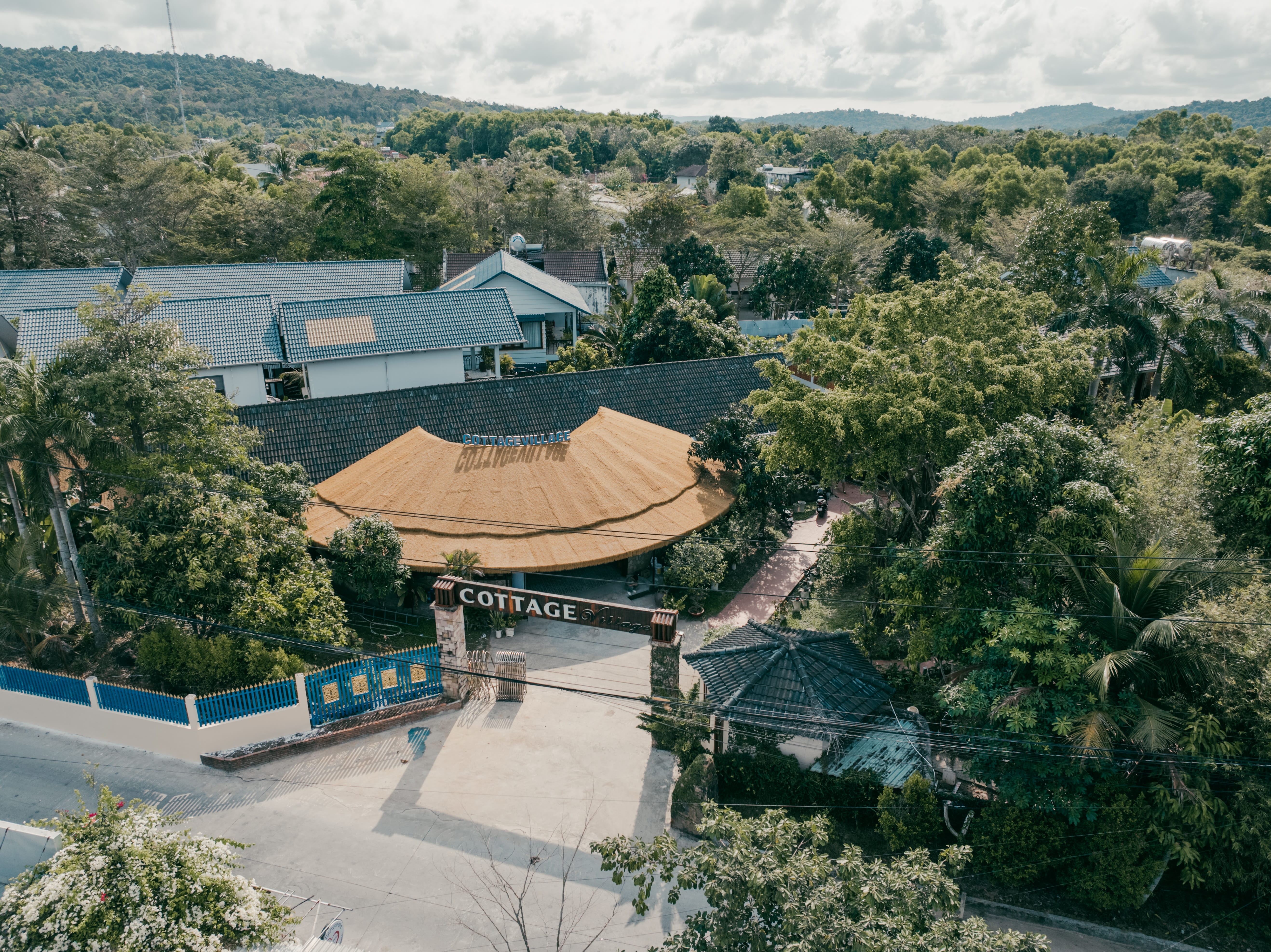 Nhà Hàng Ẩm Thực