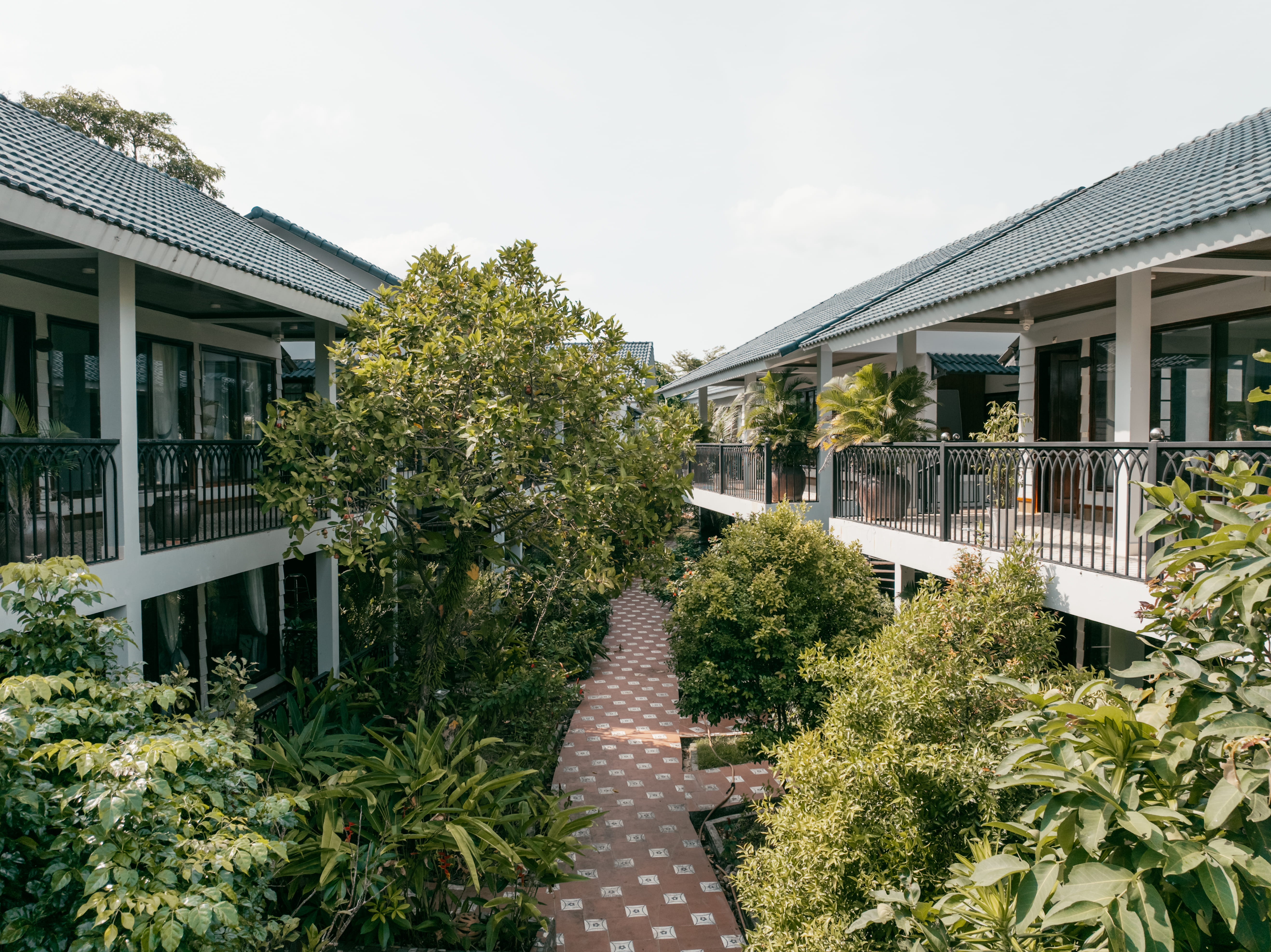Góc hồ bơi chiều tà